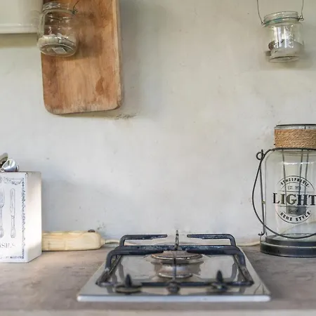 Uue-hallikivi Talu Malvaste