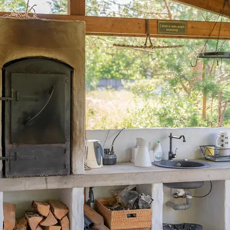 Uue-hallikivi Talu Malvaste