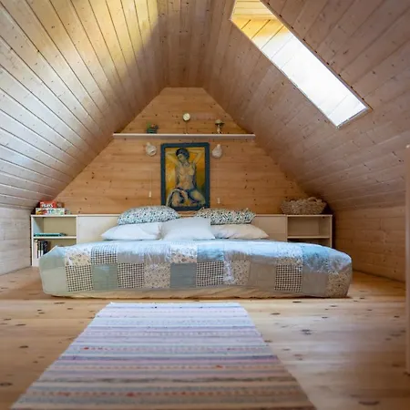 Uue-hallikivi Talu Seoska kuća Malvaste