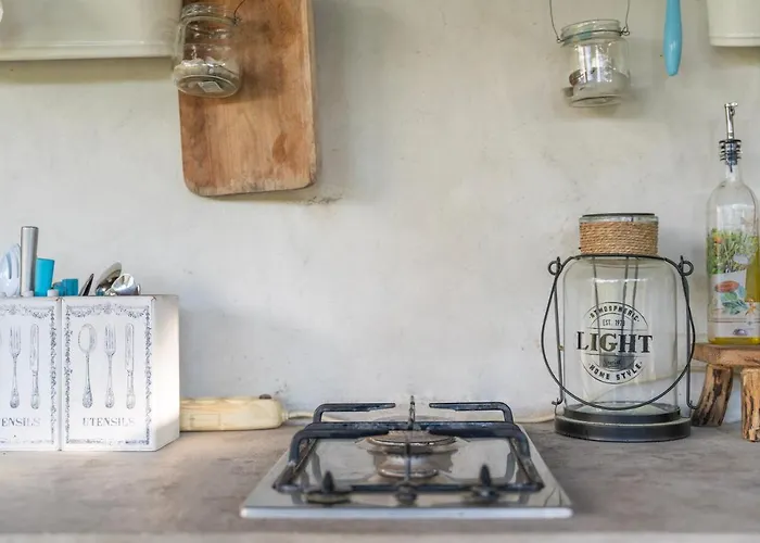 Uue-hallikivi Talu Malvaste