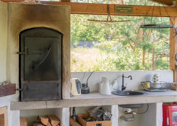 Uue-hallikivi Talu Malvaste